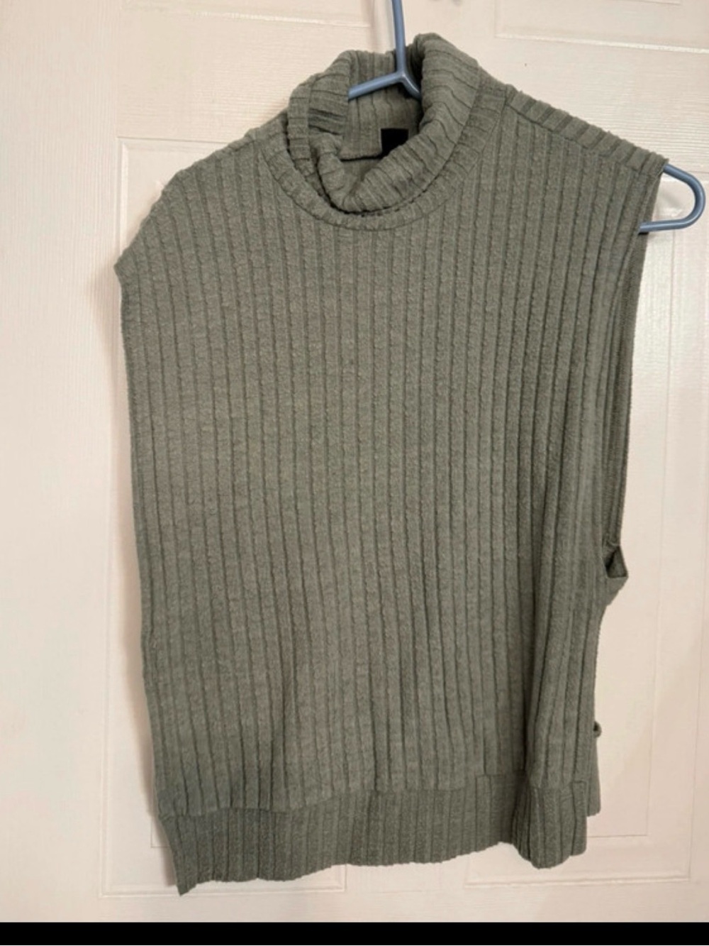 SHEIN Olive Green Ribbed Sleeveless Turtleneck Sweater